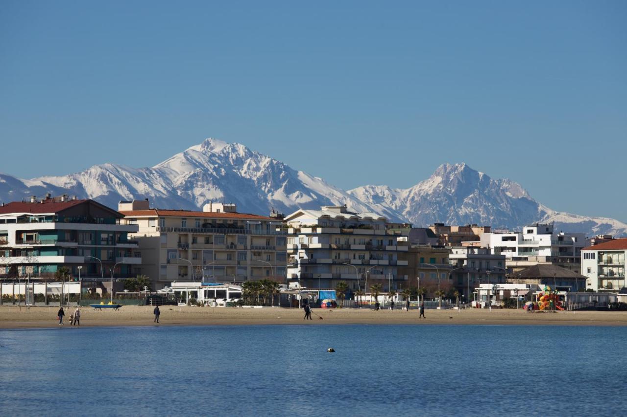 "Casa Incantevole" Fronte Mare Pescara - Appartamento Via Buozzi מראה חיצוני תמונה
